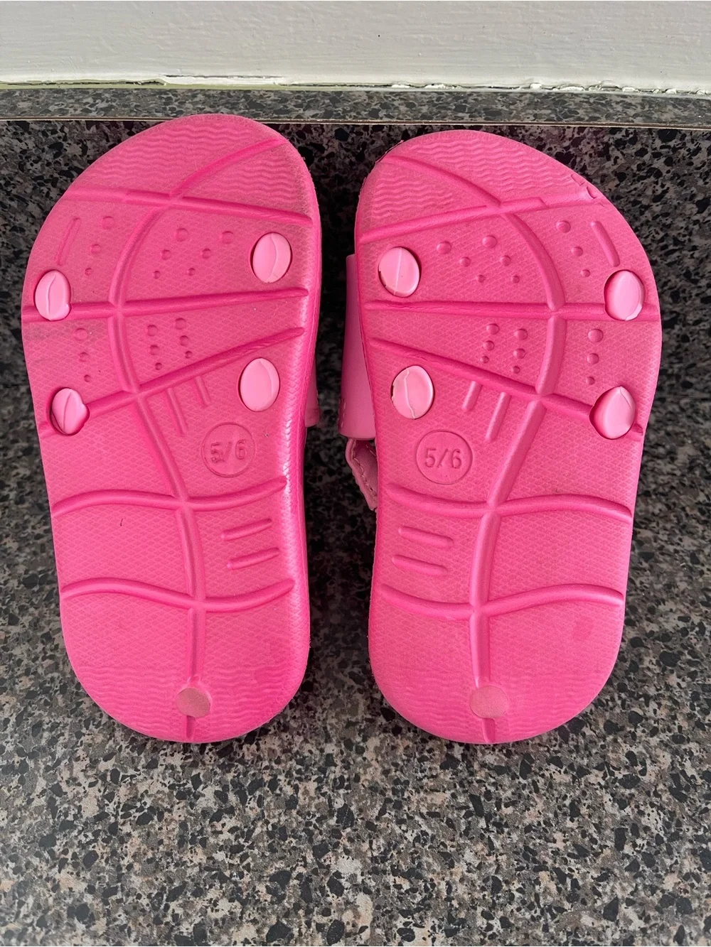 Minnie Mouse Pink Kids Slide Sandals size 5/6
